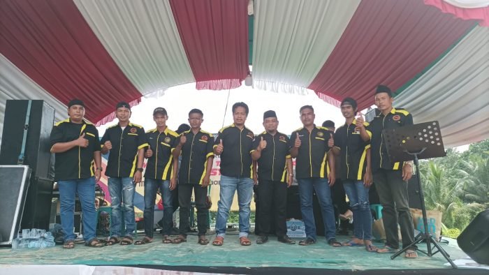 Anggota KSTB saat menggelar silaturahmi di Jalan Sungai Wain Kilometer 15, Minggu (12/6/2022). BorneoFlash.com/Niken.