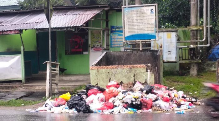 Tempat Pembuangan Sampah (TPS) di sepanjang Jalan Soekarno Hatta. Foto: BorneoFlash.com/Ist.