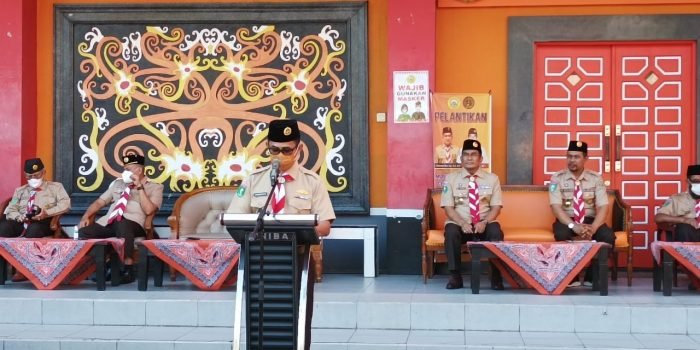 Wali Kota Balikpapan mengucapkan selamat kepada pengurus gerakan pramuka Universitas Balikpapan dan mengucapkan terima kasih kepada Kwarcab Balikpapan, yang telah membantu dan bersinergi dengan Pemerintah Kota Balikpapan, seperti hal dalam penanganan Covid 19 hingga saat ini Balikpapan ditetapkan PPKM level 1. Foto: BorneoFlash.com/Niken.