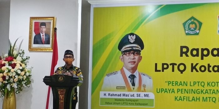 Wali Kota Balikpapan yang juga Ketua Umum LPTQ Kota Balikpapan H Rahmad Mas'ud membuka Raker LPTQ Kota Balikpapan tahun 2022-2023, di Aula Rumah Jabatan Wali Kota Balikpapan, Kamis (16/6/2022). Foto: BorneoFlash.com/Niken.
