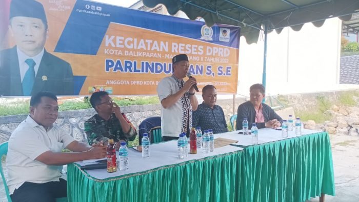 Anggota DPRD Balikpapan Parlindungan Sihotang, menggelar reses masa persidangan II tahun 2022, di Posyandu RT 07 Kelurahan Sepinggan Baru Kecamatan Balikpapan Selatan, Minggu (19/6/2022) sore. Foto: BorneoFlash.com/Niken.