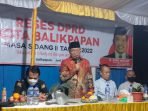 Anggota DPRD Balikpapan H Amin Hidayat saat reses di Jalan Dua RT 16 Kelurahan Gunung Samarinda, Balikpapan Utara, Minggu (19/6/2022) malam. Foto: BorneoFlash.com/Niken.