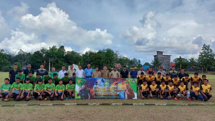 Pembukaan Liga Santri Piala Kasad di wilayah Kabupaten Kubar yang dilaksanakan di lapangan bola Makodim 0912/KBR pada Senin (20/6/2022). Foto: BorneoFlash.com/Lilis Suryani..