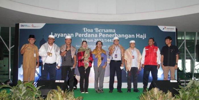 Pelaksanaan Doa Bersama Layanan Perdana Penerbangan Haji Tahun 2022/1443 Hijriah di Lantai 1 Atrium Bandara SAMS Sepinggan Balikpapan, Selasa (21/6/2022). Foto: BorneoFlash.com/Niken.