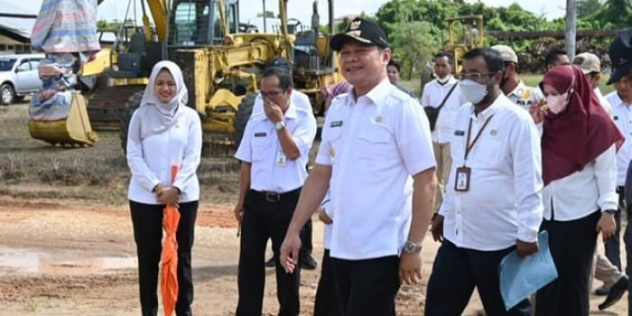 Pentingnya Penanganan Jalan dan Jembatan, Bupati Paser: Saatnya Alat Berat Workshop PUPR Diremajakan  