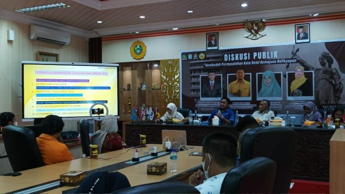 Kepala Badan Perencanaan Pembangunan Daerah Penelitian dan Pengembangan Kota Balikpapan Murni hadir dalam Diskusi Publik untuk membedah permasalahan kota demi kemajuan Balikpapan yang digelar Fakultas Hukum Universitas Balikpapan di Conference Room Universitas Balikpapan, Sabtu (25/6/2022). Foto:BorneoFlash.com/Niken.