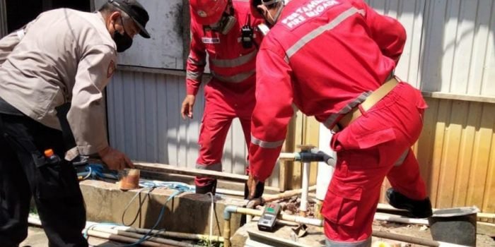 Semburan Gas Keluar Saat Pembersihan Sumur Bor   