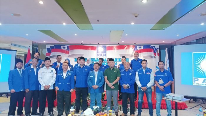 Partai Amanat Nasional (PAN) menggelar Rapat Kerja Daerah ke II Kota Balikpapan, dengan mengusung tema kerja kader untuk kemenangan PAN 2024, di Hotel Maxone, Senin (27/6/2022) malam. Foto: BorneoFlash.com/Niken. Partai Amanat Nasional (PAN) menggelar Rapat Kerja Daerah ke II Kota Balikpapan, dengan mengusung tema kerja kader untuk kemenangan PAN 2024, di Hotel Maxone, Senin (27/6/2022) malam. Foto: BorneoFlash.com/Niken.