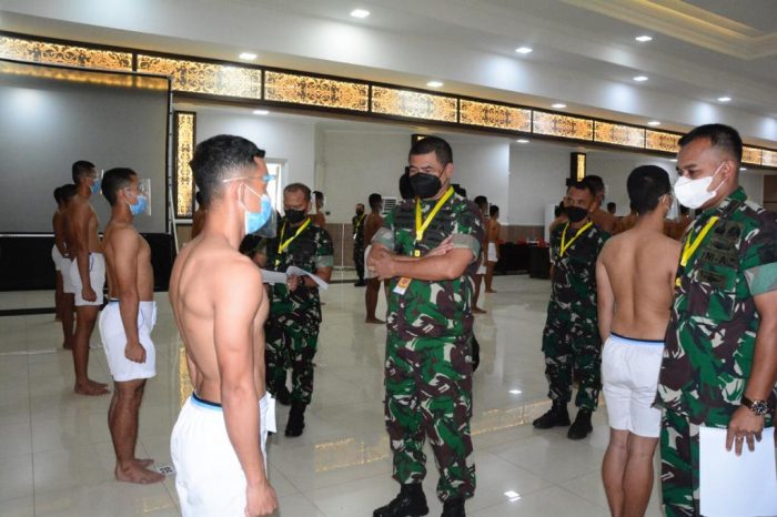 Kepala Staf Kodam VI/Mlw Brigjen TNI Ibnu Bintang Setiawan melaksanakan Sidang Pantukhir tingkat Panda Kodam VI/Mlw berlangsung di Aula Makodam VI/Mlw Balikpapan Selasa (28/6/2022). Foto: HO.