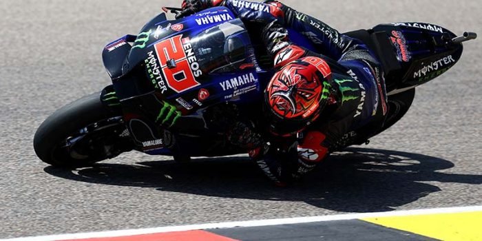 Fabio Quartararo berhasil menjuarai seri MotoGP Jerman di Sirkuit Sachsenring, Hohenstein-Ernstthal, Jerman, Minggu (19/6/2022). Foto: REUTERS/Lisi Niesner.