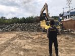 Anggota Polisi Lakukan Pengamanan di Area IKN terkait Bongkar Material