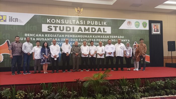 Tim Transisi IKN gelar konsultasi Publik Studi Amdal Rencana Kegiatan Pembangunan Kawasan Terpadu IKN dan Fasilitas Pendukung lainnya Provinsi Kalimantan Timur (Kaltim), di Hotel Platinum, Selasa (5/7/2022). Foto:BorneoFlash.com/Niken.