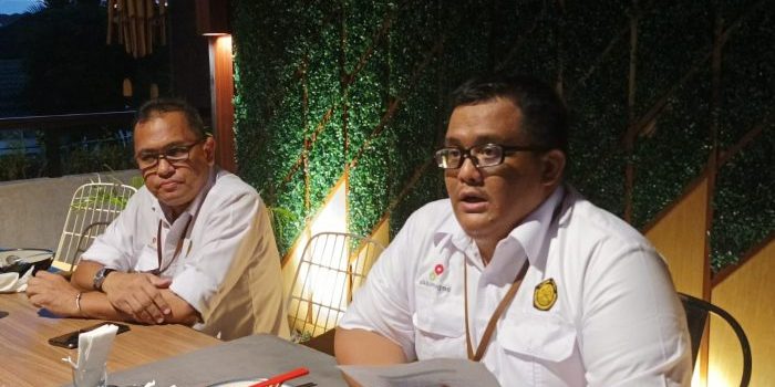 Kepala Perwakilan SKK Migas Kalimantan dan Sulawesi (Kalsul), Azhari Idris dan Senior Manager Humas, Wisnu Wardhana. Foto: BorneoFlash.com/Niken.