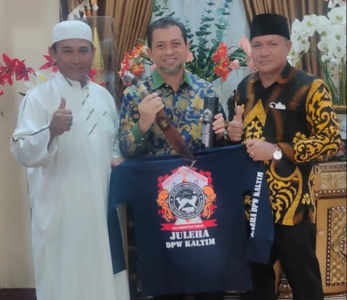 Wakil Gubernur Kaltim H Hadi Mulyadi bersama Ketua DPW Juleha Kaltim M Khoirul Anam dan Kabag Hukum Juleha Kaltim Syarkawi Darkasi, di Rumah Dinas Wakil Gubernur Kaltim, Jumat (8/7/2022). Foto: HO/Juleha Kaltim.