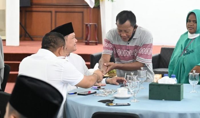Open house Bupati Paser dr Fahmi Fadli di Pendopo dalam rangka memupuk semangat persatuan dengan  mempererat tali silaturahmi bersama masyarakat Kabupaten Paser, Minggu (10/7/2022). Foto: Humas Pemkab Paser.