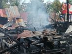 Kebakaran asrama milik Peralatan Daerah Militer VI/Mulawarman Bengrah Kodam VI Mulawarman yang berada di Jalan Soekarno-Hatta, Kilometer 1 RT 13, Kelurahan Muara Rapak, Balikpapan Utara, Kaltim, Selasa (12/7/2022). Foto:BorneoFlash.com/Niken.