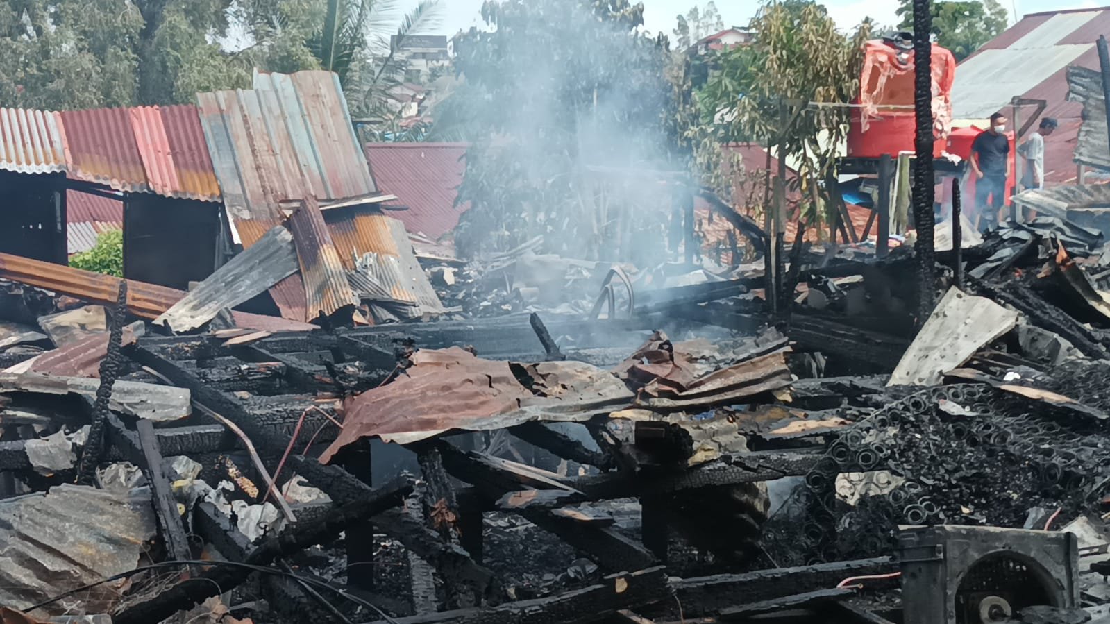 Enam Asrama TNI AD Bengrah VI/MLW Hangus Terbakar   