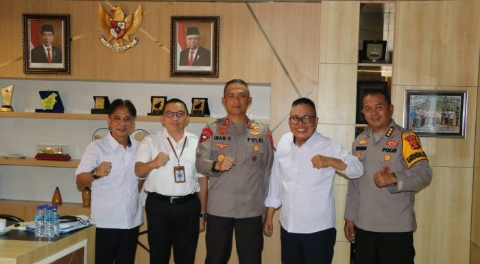 Kapolda Kaltim Irjen Pol Drs. Imam Sugianto, M.Si mengunjungi kantor Dinas PUPR Kota Balikpapan, Selasa (12/7/2022). Foto: HO/Humas Polda Kaltim.