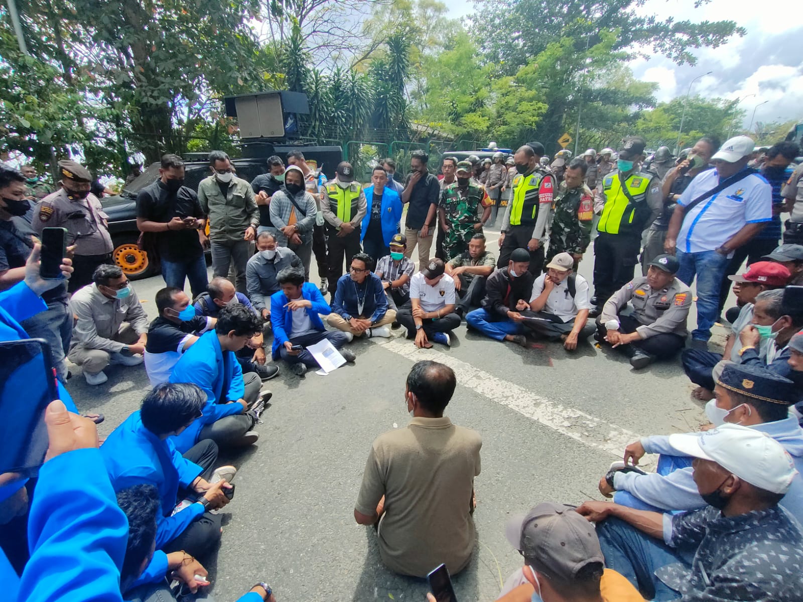Menjaring Ikan Mendapat Lumpur, Nelayan di Laut Manggar Balikpapan Unjuk Rasa ke Pertamina  