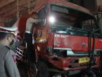 Kondisi truk Pertamina yang mengalami rem blong di Cibubur pada Senin (18/7/2022). Foto: Rengga Sancaya/detikcom.