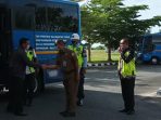 Staf Ahli Bidang Sosial, Kesejahteraan dan Pengembangan SDM Sekretariat Daerah (Setda) Balikpapan Haemusri Umar, saat menyambut Setjen Wantannas di di VIP Room Bandara SAMS Sepinggan Balikpapan, Selasa (19/7/2022). Foto:BorneoFlash.com/Niken.