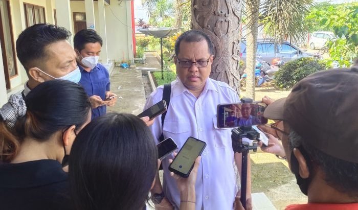 Kepala Bidang Organisasi KONI Kaltim, Budi Irawan saat diwawancara saat menghadiri Musorkab KONI Kubar pada Rabu (20/7/2022) kemarin. Foto: BorneoFlash.com/Lilis Suryani.