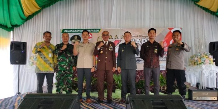 Bupati Paser dr Fahmi Fadli menghadiri syukuran Hari Bhakti Adhyaksa Ke-62 di halaman Kantor Kejaksaan Negeri Paser, Jumat (22/7/2022). Foto: HO/Humas Pemkab Paser.