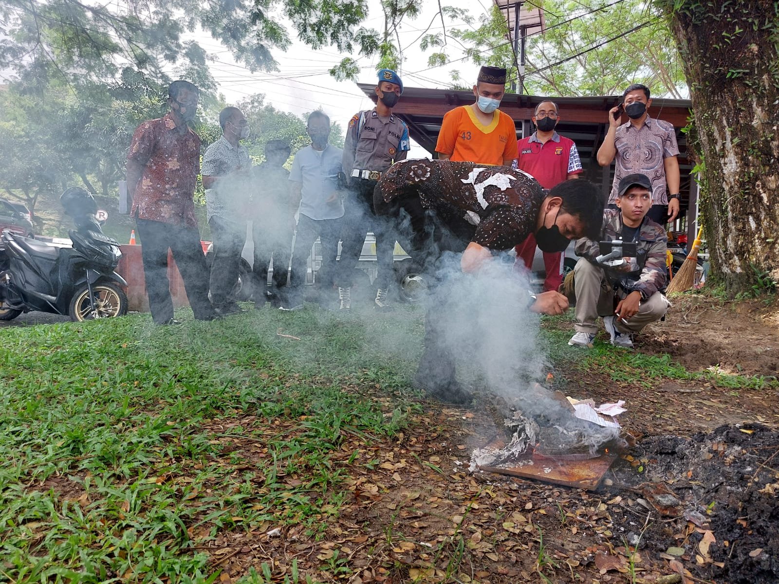 Lewat Medsos, Waiters Cafe Pesan 436 Gram Ganja