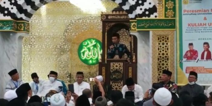 Ustadz Abdul Somad Resmikan Masjid Amirulhaq Sebagai Masjid Uniba 