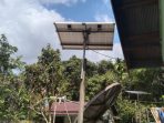 Panel tenaga surya yang dipergunakan oleh masyarakat Kampung Muara Bomboy, Kecamatan Damai Kabupaten Kubar. Foto: BorneoFlash.com/Ist.