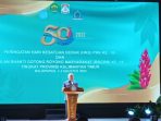 Gubernur Kaltim Dr H Isran Noor membuka Puncak Peringatan Hari Kesatuan Gerak Pemberdayaan Kesejahteraan Keluarga (HKG-PKK) Ke-50 dan Pencanangan Bulan Bhakti Gotong Royong Masyarakat (BBGRM) Ke-19 di Balikpapan Sport Convention Center (BSCC/DOME), Senin (1/8/2022) malam. Foto: BorneoFlash.com/Niken.
