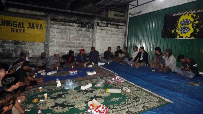 Katro Chapter Balikpapan ini terbuka bagi siapa saja (laki-laki) yang ingin mengkaji ilmu Islam lebih dalam dan lebih santai, disediakan kopi dan makanan gratis. Foto: BorneoFlash.com/Ardian.