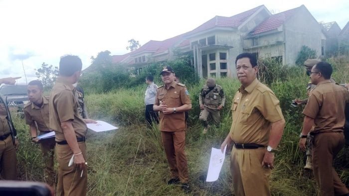 Bupati Paser dr Fahmi Fadli, Selasa (2/8/2022), memimpin langsung pengecekan lokasi bandara di Desa Rantau Panjang. Foto: HO/Humas Pemkab Paser.