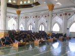 Prajurit dan PNS jajaran Kodam VI/Mlw yang beragama Islam mengikuti peringatan Tahun Baru Islam 1 Muharram 1444 H/2022 Masehi yang dilaksanakan di Masjid Sudirman Makodam VI/Mlw, Balikpapan Kamis (11/8/2022). Foto: HO/Pendam VI/Mlw.