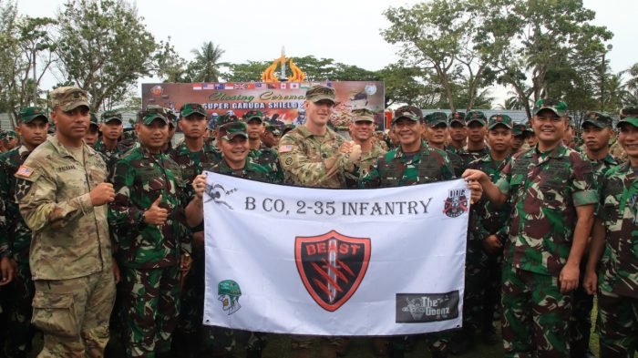 Pangdam VI/Mlw menghadiri Upacara Penutupan Latihan Gabungan Bersama Super Garuda Shield  tahun 2022 antara TNI AD dan US Army yang berlangsung di lapangan Yonif Raider 600/Modang, Minggu (14/8/2022). Foto: HO/Pendam VI/Mlw.