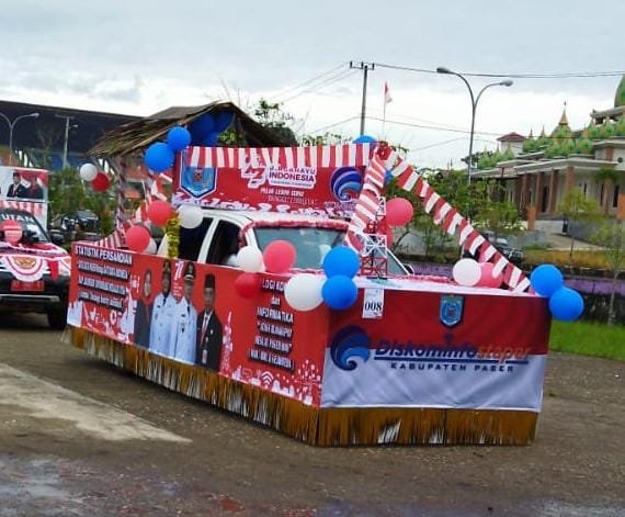 Pemkab Paser menggelar Pawai Kendaraan Hias HUT Ke-77 Kemerdekaan RI, Minggu (14/8/2022). Foto: BorneoFlash.com/Aas.