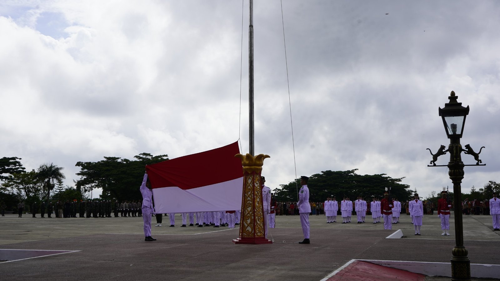 77 Tahun Kemerdekaan RI, Pemkab Kubar Upacara di Alun-Alun Itho  
