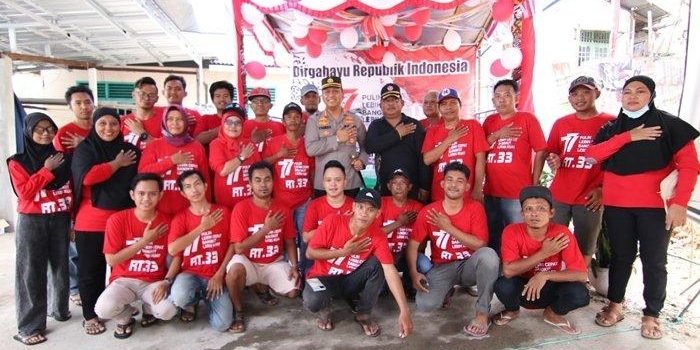 Kombes Pol Vincentius Thirdy Hadmiarso saat meninjau perlombaan di kawasan RT 33, Gunung Samarinda, Balikpapan Utara, Minggu (21/8/2022). Foto:BorneoFlash.com/Ist.