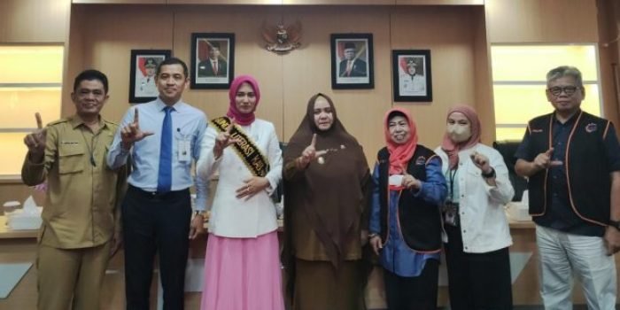 Pemerintah Daerah sangat serius meningkatkan SDM masyarakat Kabupaten Paser, salah satunya dengan membudayakan gemar membaca di perpustakaan. Foto: HO/Humas Pemkab Paser.