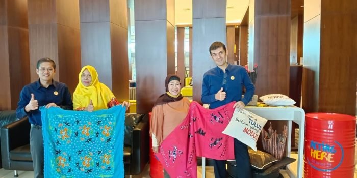 Bersama dengan UMKM lokal Balikpapan yaitu UMKM IWATIK mempelopori Inisiasi yang mendorong potensi komunitas lokal menopang kehidupan yang mandiri.