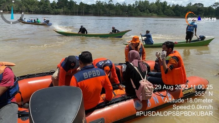 Dan dua warga yang diduga hilang tersebut merupakan mertua dan menantu yakni Alfonsius Satuq (54 tahun) dan Rizky Saputra (22 tahun) sedang mencari ikan, tidak kembali hingga berita ini dirilis. FOTO: HO/PUSDALOPS BPBD KUBAR.