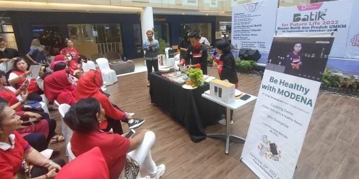 MODENA Balikpapan kembali mengadakan acara "Be Healthy with MODENA" bersama Chef Arvanakza, Head Chef dari @eathealthy.idn memberi tips dan tricks sekaligus demo masak di Atrium Plaza Balikpapan, Kamis (29/09/2022). Foto: HO.