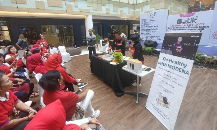 MODENA Balikpapan kembali mengadakan acara "Be Healthy with MODENA" bersama Chef Arvanakza, Head Chef dari @eathealthy.idn memberi tips dan tricks sekaligus demo masak di Atrium Plaza Balikpapan, Kamis (29/09/2022). Foto: HO.