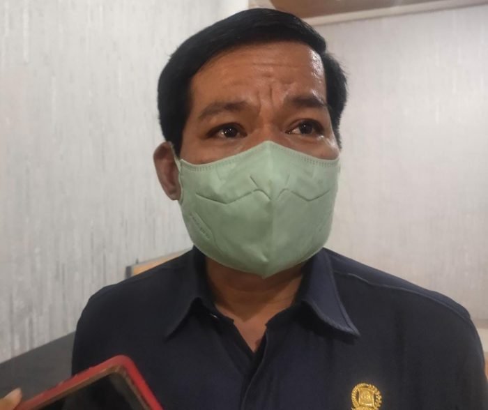 Ketua Pansus Tatib DPRD Kota Balikpapan Simon Sulean. Foto: BorneoFlash.com/Niken.