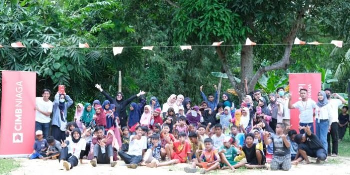 Tim Kejar Mimpi Balikpapan Ajarkan Anak-Anak Cara Daur Ulang Limbah Kertas  