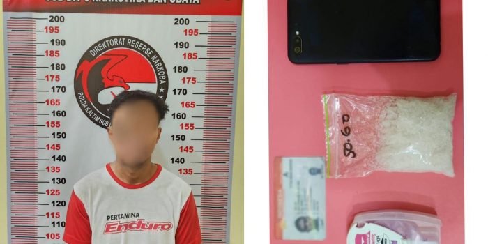 Pelaku serta Barang bukti Narkotika Jenis Sabu yang diamankan Ditresnarkoba Polda Kaltim di Jl. Jendral Sudirman No.60 Rt 27 Kel. Damai Bahagia Kec. Balikpapan Selatan diamankan oleh pihak Kepolisian, Rabu (7/9/2022). Foto: HO/Humas Polda Kaltim.