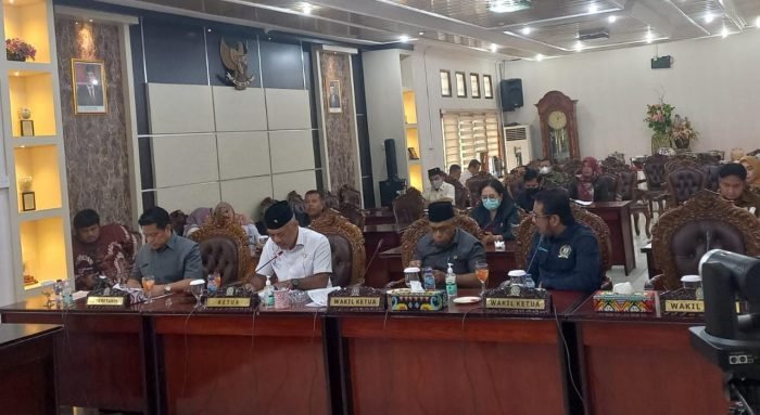 DPRD Kota Balikpapan menggelar rapat paripurna ke 20, masa sidang III tahun 2022 bersama Pemerintah Kota Balikpapan secara daring di ruang rapat gabungan DPRD Kota Balikpapan, Rabu (7/9/2022). Foto: BorneoFlash.com/Niken.
