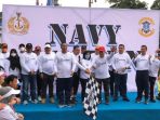 Kegiatan Navy Fun Run yang dilepas langsung oleh Komandan Lanal Balikpapan Kolonel Laut (P) Rasyid Al Hafis, Pangdam VI/Mlw Mayjen TNI Tri Budi Utomo, Dirpolairud Polda Kaltim Kombes Pol Donny Adityawarman, Kapolresta Balikpapan Kombes Pol V Thirdy Hadmiarso. Foto: HO/Humas Polda Kaltim.