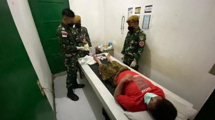 Satgas Pamtas RI-MLY Yonarmed 5/105 Tarik/PG Adakan Khitanan Gratis yang dilakukan anggota Kesehatan Pos Gabma Long Midang terhadap warga Long Midang, Kecamatan Krayan, Kabupaten Nunukan Kalimantan Utara, Kamis (15/09/2022). Foto: HO/Yonarmed 5/105 Tarik/PG.