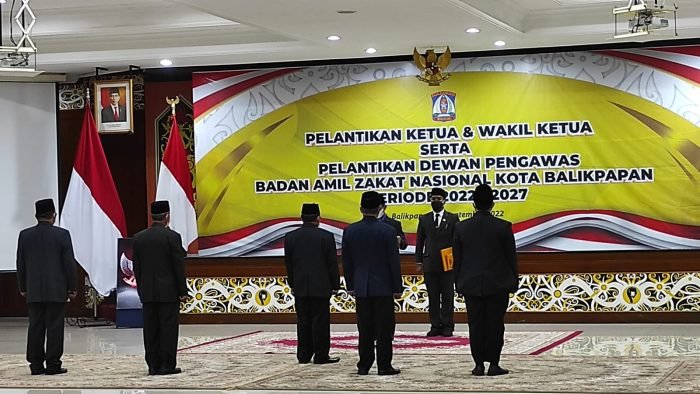 Wali Kota Balikpapan H Rahmad Mas'ud melantik pengurus Baznas dan Dewan Pengawas periode 2022-2026, di Aula Kantor Pemkot Balikpapan pada hari Sabtu (17/9/2022). Foto: BorneoFlash.com/Niken.